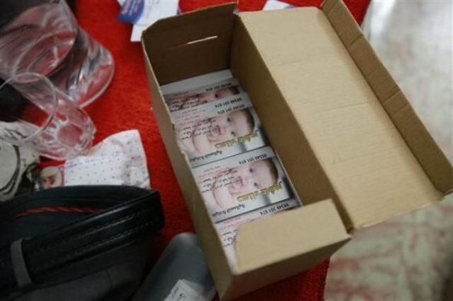 Evini kaçak muayenehaneye, babasının evini ecza deposuna çevirmiş 14