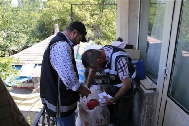 Evini kaçak muayenehaneye, babasının evini ecza deposuna çevirmiş 20