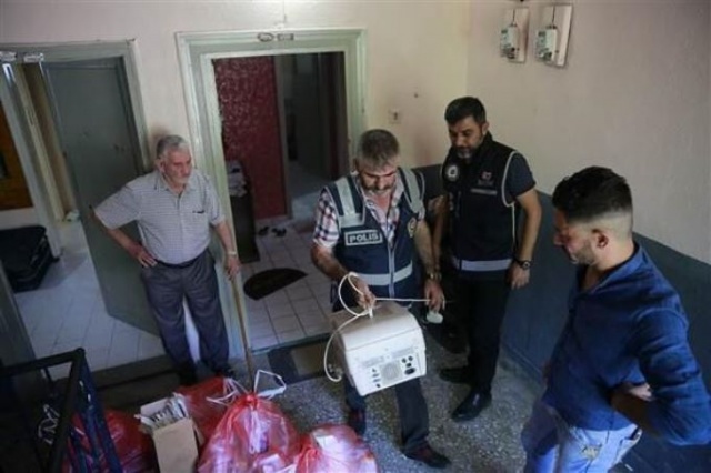 Evini kaçak muayenehaneye, babasının evini ecza deposuna çevirmiş 8