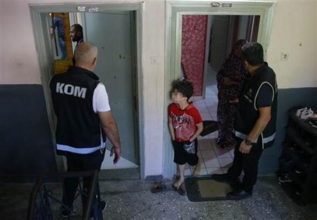 Evini kaçak muayenehaneye, babasının evini ecza deposuna çevirmiş 5