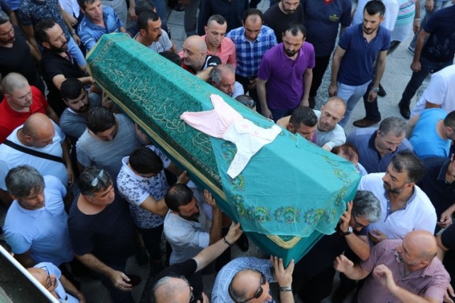 Aybüke bebek ve annesi son yolculuğa uğurlandı 2