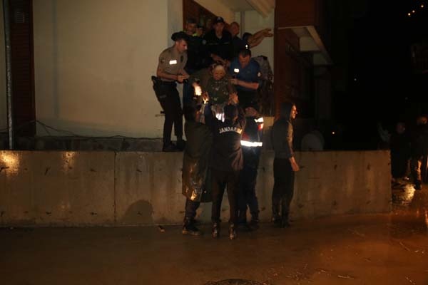 Rize'de apartman tahliye edildi 2