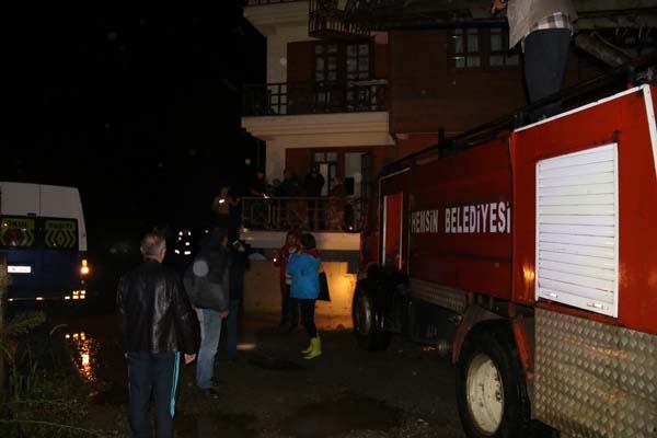 Rize'de apartman tahliye edildi 8