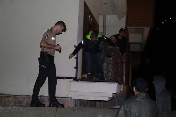 Rize'de apartman tahliye edildi 4