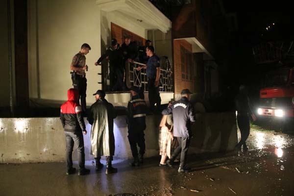 Rize'de apartman tahliye edildi 10