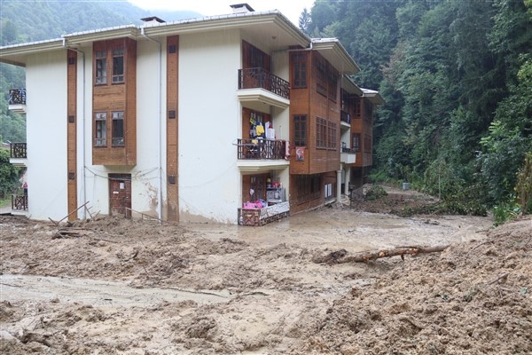 Rize'de yaşanan afetin boyutları gün ağırınca ortaya çıktı. 2