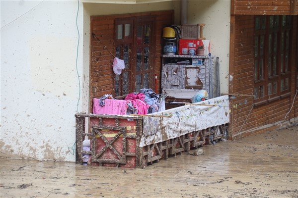 Rize'de yaşanan afetin boyutları gün ağırınca ortaya çıktı. 3