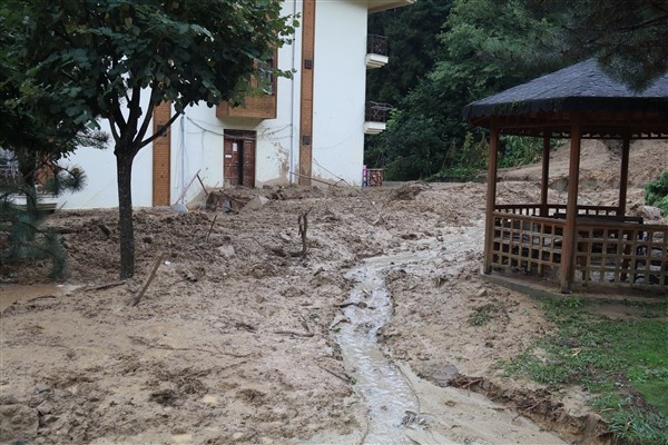 Rize'de yaşanan afetin boyutları gün ağırınca ortaya çıktı. 7
