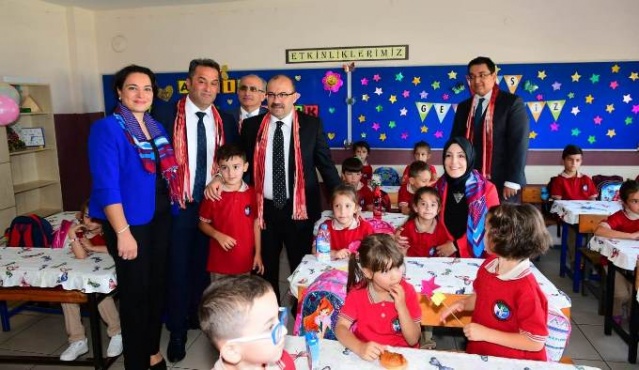 Trabzon'da ders zilini Vali Ustaoğlu ve Bahar Ayvazoğlu çaldı 9