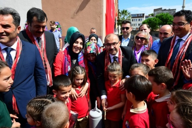 Trabzon'da ders zilini Vali Ustaoğlu ve Bahar Ayvazoğlu çaldı 6