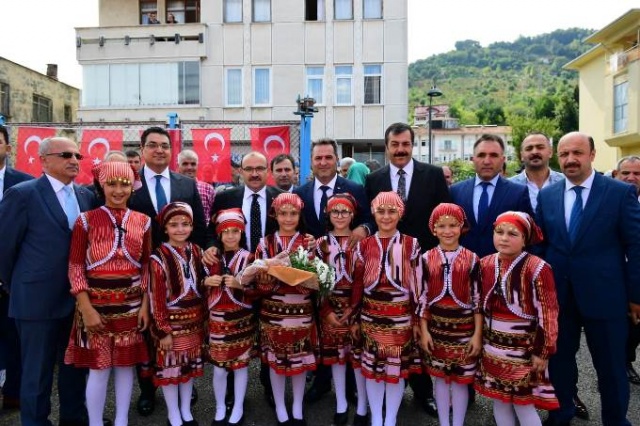 Trabzon'da ders zilini Vali Ustaoğlu ve Bahar Ayvazoğlu çaldı 7