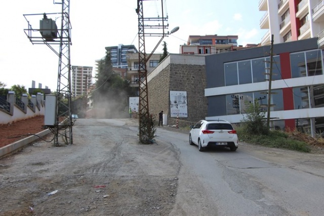 Sürücüler hangi taraftan geçeceğini şaşırıyor 6