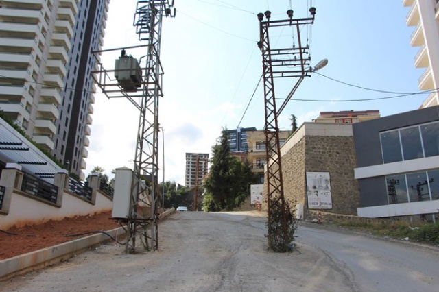 Sürücüler hangi taraftan geçeceğini şaşırıyor 5