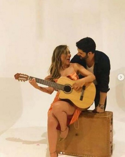 Kendisinden 10 yaş küçük sevgilisiyle evlendi 3