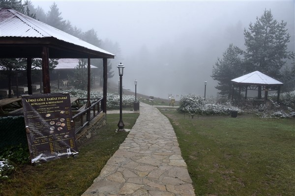 Limni Gölüne sezonun ilk karı yağdı 6