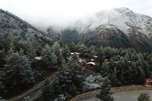 Limni Gölüne sezonun ilk karı yağdı 14