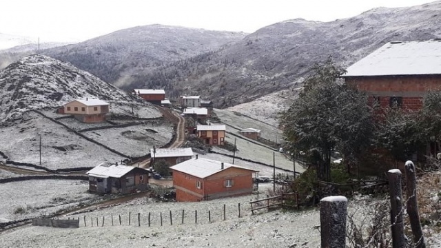 Yaylalar beyaza büründü 9