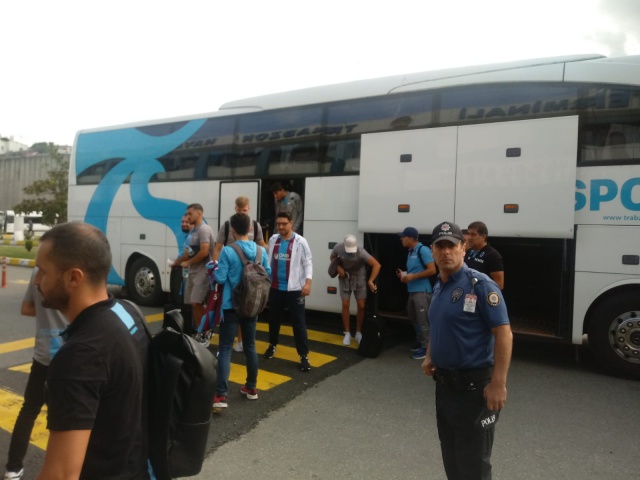 Trabzonspor kafilesi Sivas'a gitti 11