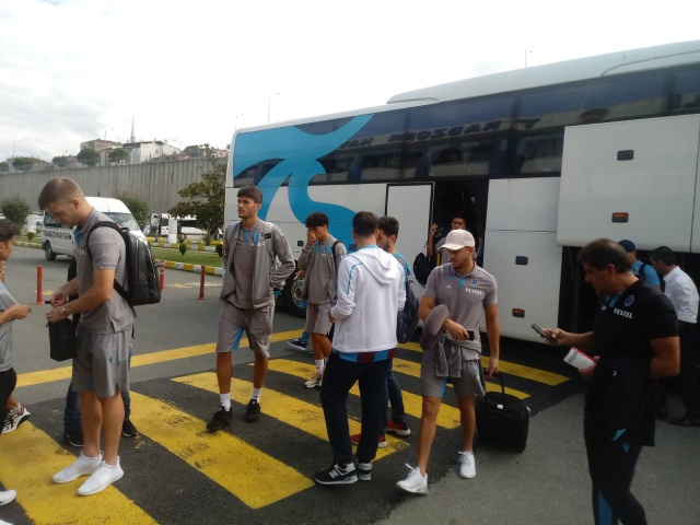 Trabzonspor kafilesi Sivas'a gitti 12