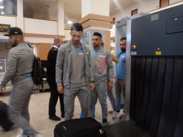 Trabzonspor kafilesi Sivas'a gitti 10