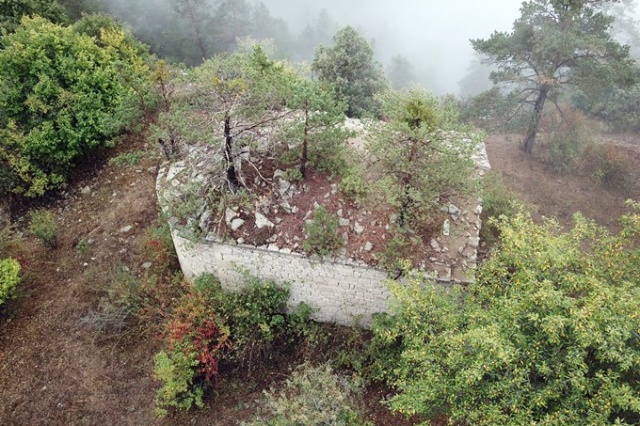 Tarihi kilisenin çatısında dikkat çeken görüntü 8