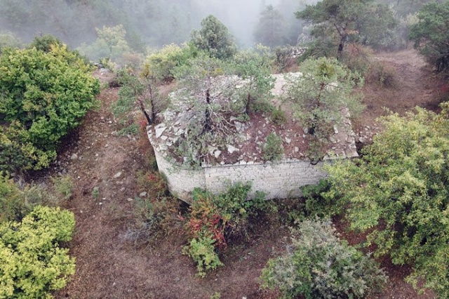 Tarihi kilisenin çatısında dikkat çeken görüntü 5