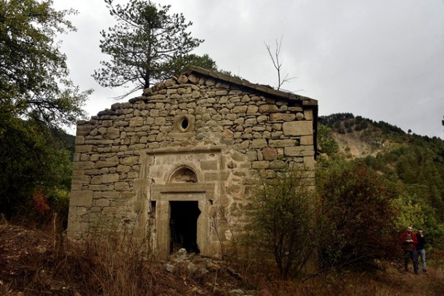 Tarihi kilisenin çatısında dikkat çeken görüntü 16