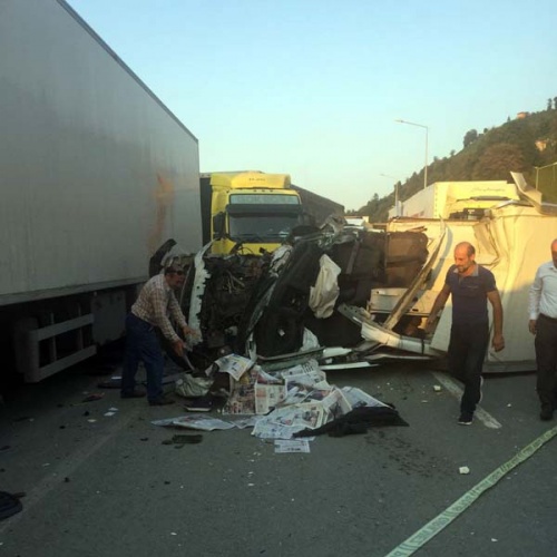 Rize’de Park halindeki tıra çarptı: 1 ölü, 1 yaralı 2