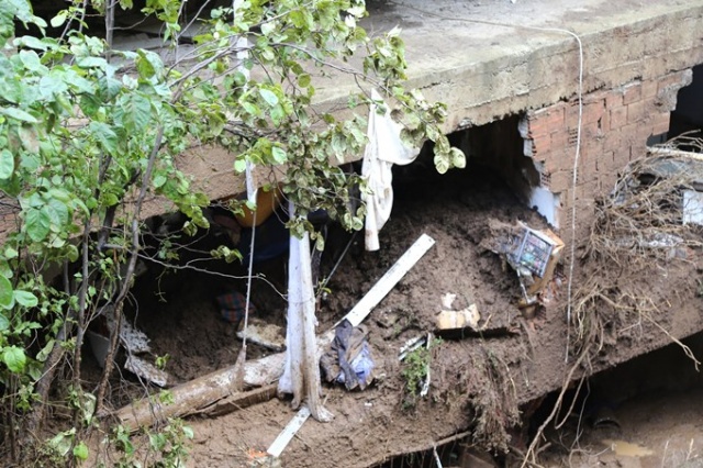 Artvin'deki selde faciadan dönüldü 5