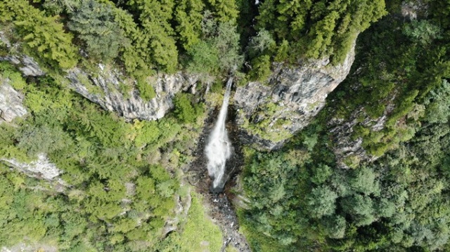 Aytaş Asmasu Şelalesi turistlerin ilgisini çekiyor 9