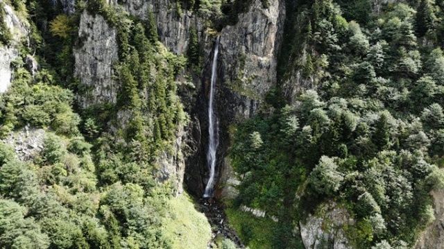 Aytaş Asmasu Şelalesi turistlerin ilgisini çekiyor 12