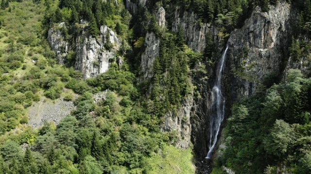 Aytaş Asmasu Şelalesi turistlerin ilgisini çekiyor 2