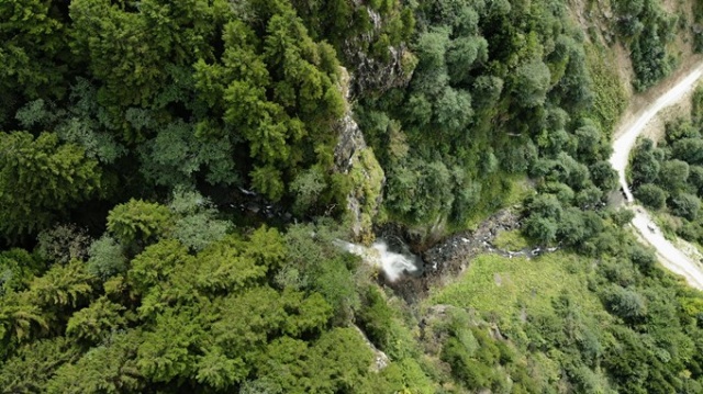 Aytaş Asmasu Şelalesi turistlerin ilgisini çekiyor 3