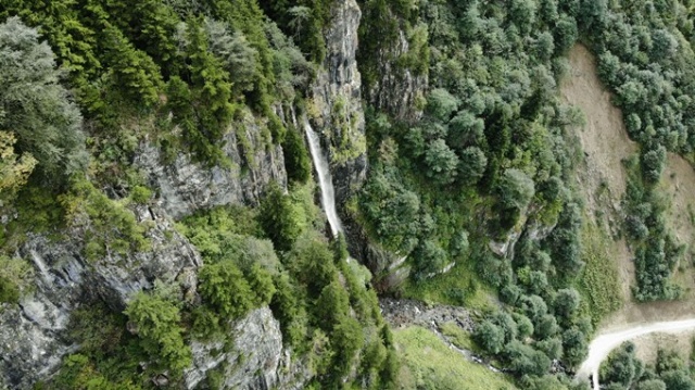 Aytaş Asmasu Şelalesi turistlerin ilgisini çekiyor 11