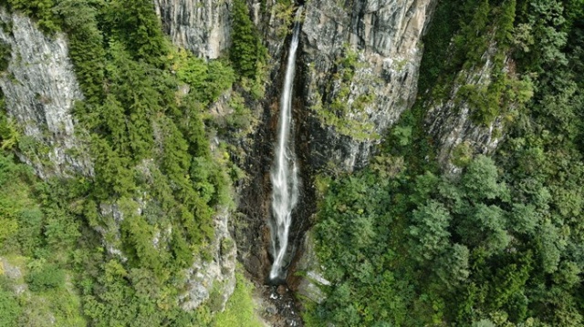 Aytaş Asmasu Şelalesi turistlerin ilgisini çekiyor 8
