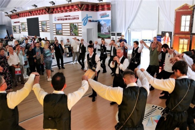 İstanbul’daki Trabzon tanıtım günlerinde Akçaabat Belediyesi'nin standına yoğun ilgi. 2
