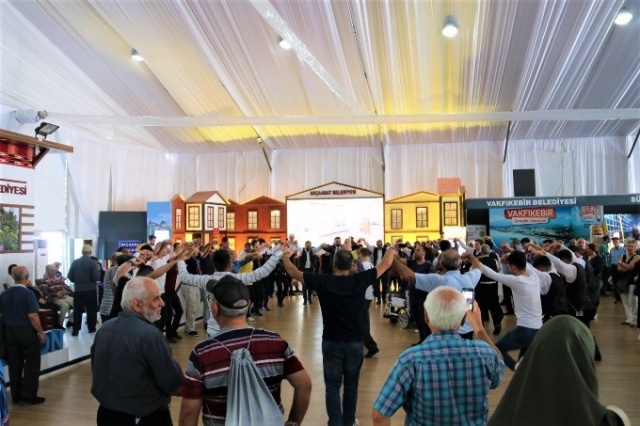 İstanbul’daki Trabzon tanıtım günlerinde Akçaabat Belediyesi'nin standına yoğun ilgi. 7
