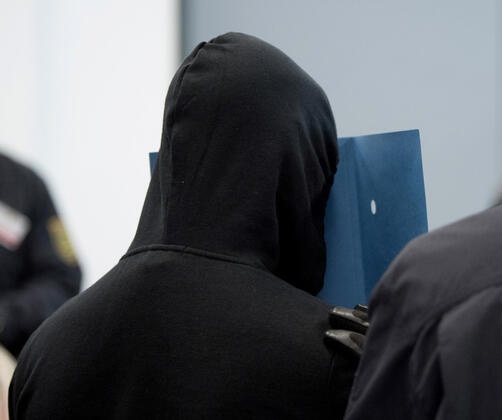 Utanç verici! Üçlü ilişki... 10