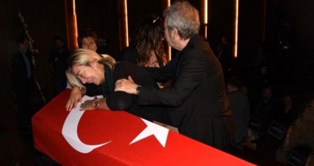 Tarık Ünlüoğlu'nun cenazesinde büyük ayıp 4