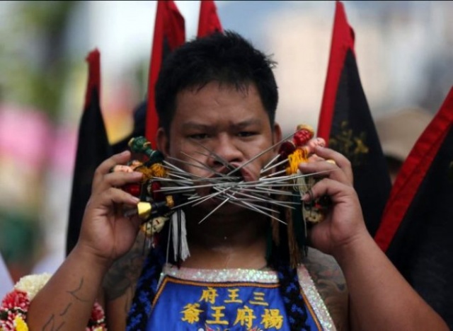 Bıçak, tabanca ne bulurlarsa yüzlerini deldiler 3