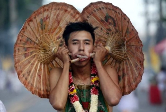 Bıçak, tabanca ne bulurlarsa yüzlerini deldiler 6