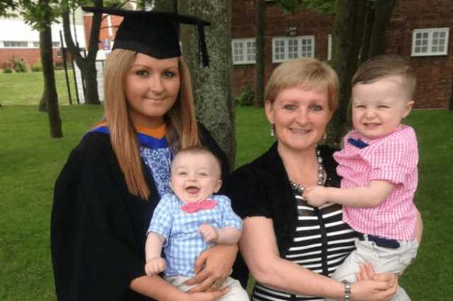 Bebeğini sırtına bağlayıp ders anlattı! 5