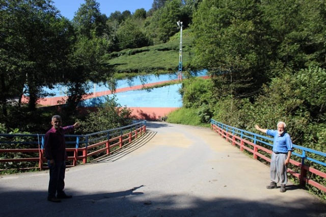 Bordo mavi değirmen hayır için dönüyor 6