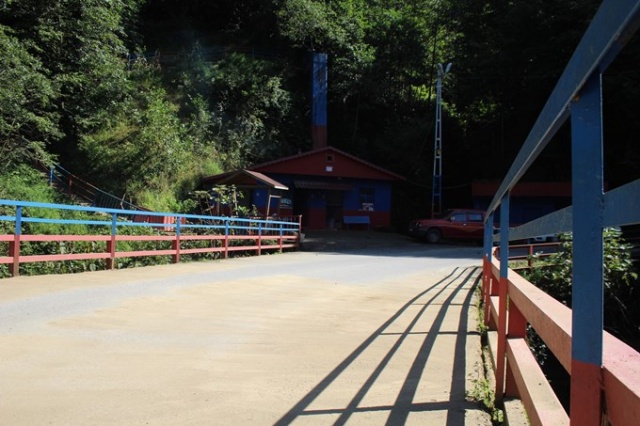 Bordo mavi değirmen hayır için dönüyor 4