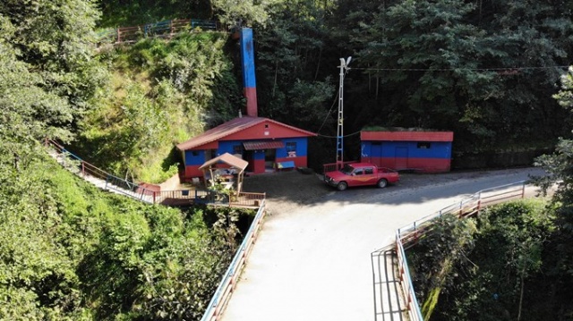 Bordo mavi değirmen hayır için dönüyor 5