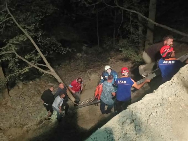 Trabzon'da otomobil dereye yuvarlandı: 1 ölü, 2 yaralı 6