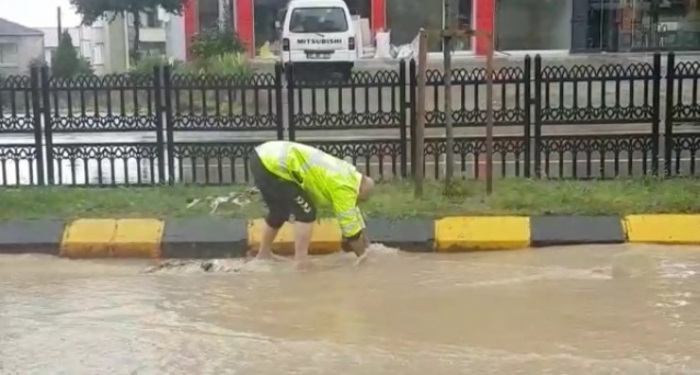 Trabzon polisi iş başında - Ayakkabılarını çıkardı ve... 10