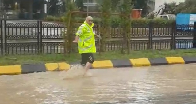 Trabzon polisi iş başında - Ayakkabılarını çıkardı ve... 9