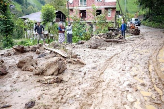 Rize’yi sel vurdu! 2 ev boşaltıldı 5