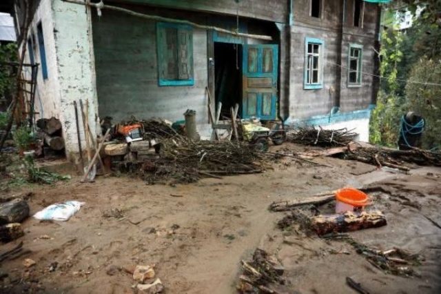 Rize’yi sel vurdu! 2 ev boşaltıldı 3